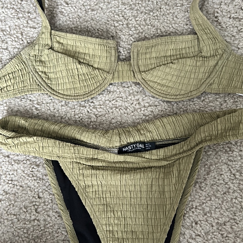 Size 2 bikini - Picture 2 of 2